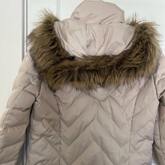 Kenneth Cole Reaction Beige Puffer Coat with Faux Fur Hood size small - Picture 6 of 9